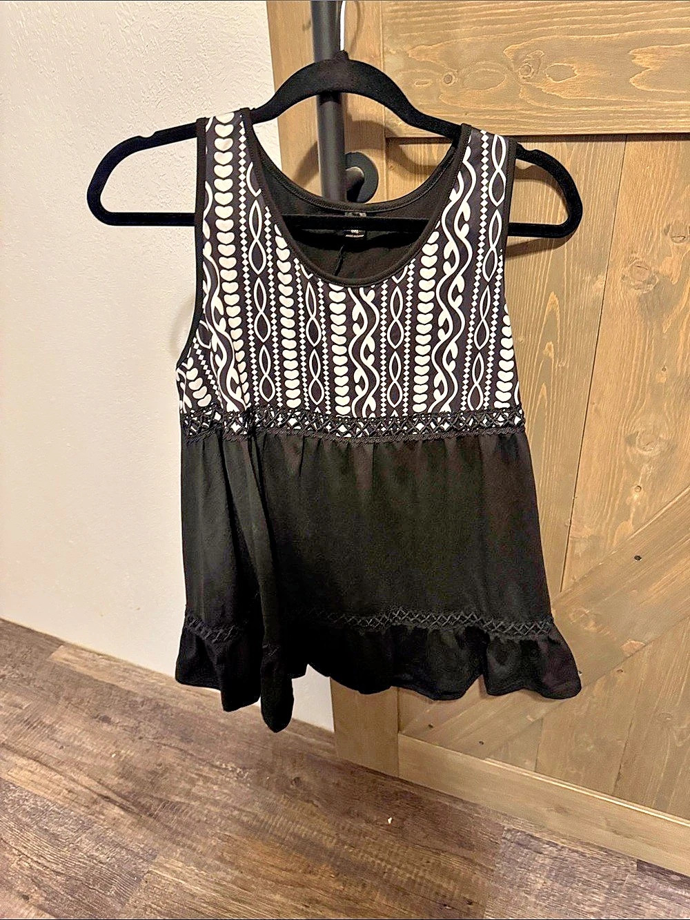 SHEIN Curve Geometric Ruffle Tank Top Black & White Size 0xl Like New